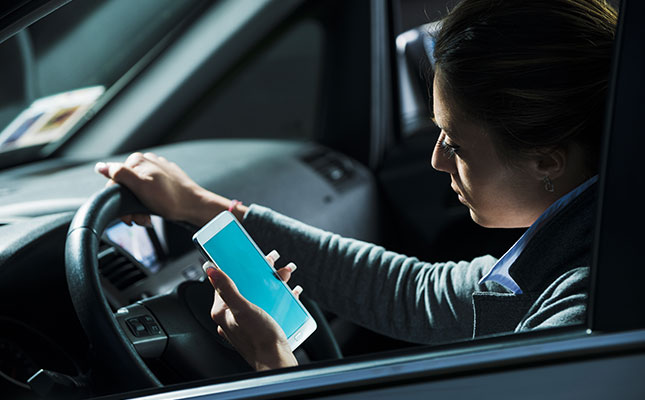 phone-driving_645x400