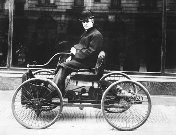 10. O célebre Quadriciclo, de 1896,  o primeiro carro de Henry Ford que deu origem à marca do oval azul.
