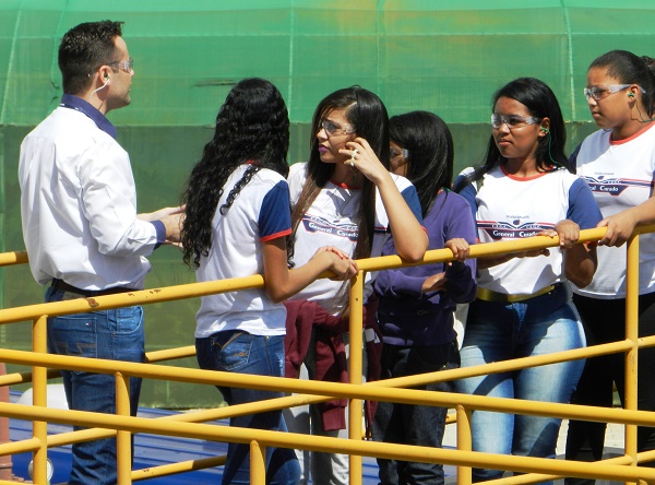 13 alunos do 1º ano do Ensino Médio. Escola Estadual General Curado, Bairro Industrial Munir Calixto.