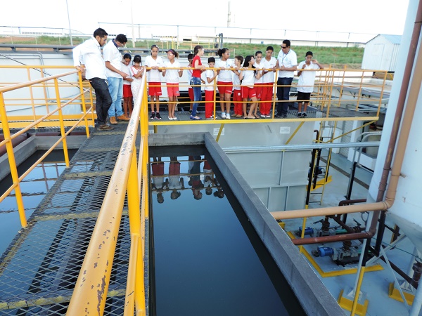 6 - Escola Mun Prof Josephina Simões, alunos da 5ª série do Ensino Fundamental, Bairro Industrial Munir Calixto visitam a Estação de Tratamento de Esgoto da CAOA Montadora