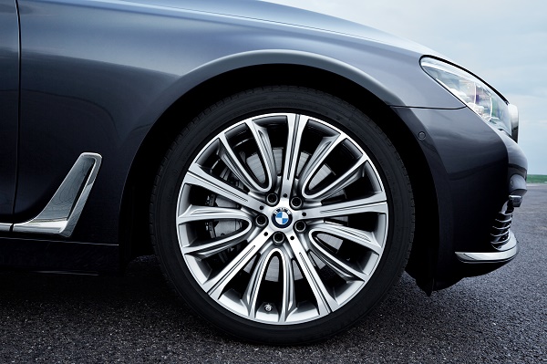 P90178490_highRes_the-new-bmw-7-series