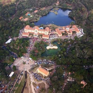 Portentoso cenário, o Grande Hotel em Araxá.
