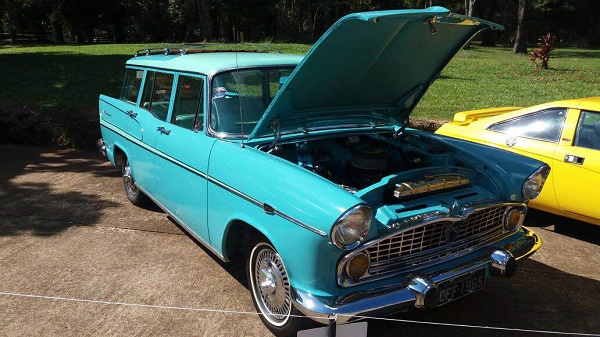 Raro e impecável Simca Jangada.