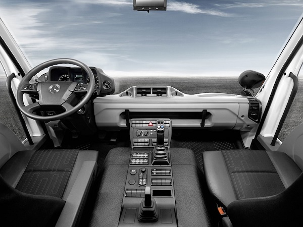 Mercedes-Benz-Unimog-U4000-6