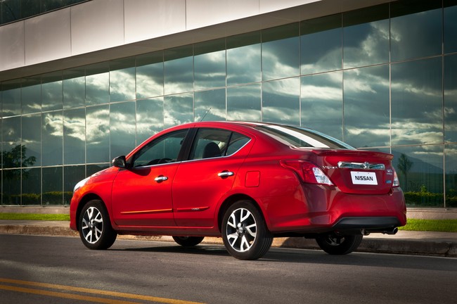 Versa___7_8_Traseira