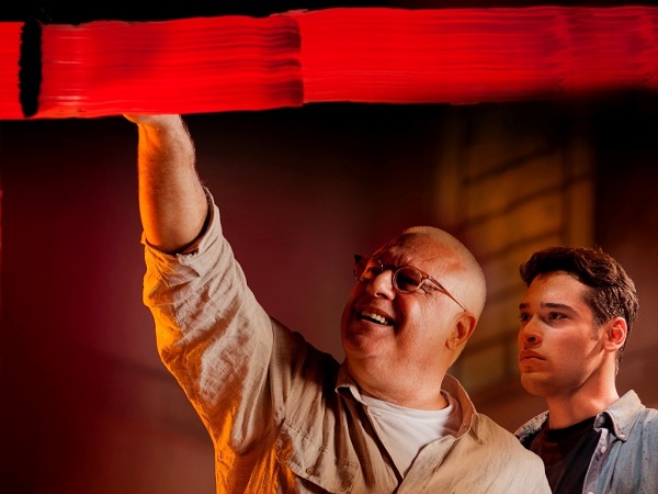 antonio-fagundes-e-seu-filho-bruno-fagundes-no-espetaculo-vermelho-que-sera-encenado-em-curitiba-no-dia-101012-1352488678902_1024x768 (1)