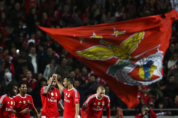 Kostas Mitroglou (C) of SL Benfica celebrates a goal against SC Braga during their Portuguese First League soccer match held at Luz Stadium in Lisbon, Portugal, 01 April 2016. JOSE SENA GOULAO/LUSA