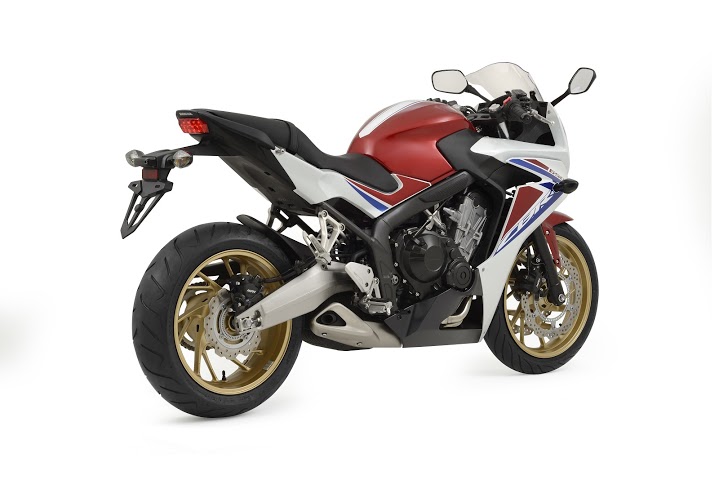 CBR650F_3-4_TRASEIRA_DIREITA