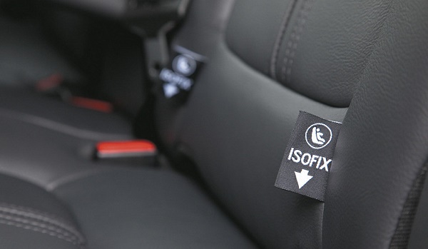 assento-traseiro-com-fixacao-isofix-do-3008-griffe-modelo-2011-da-peugeot-testa