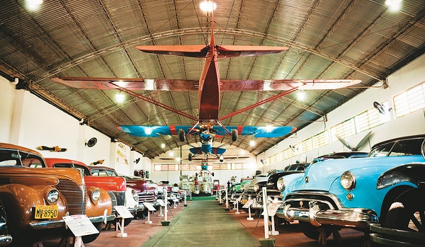 Museu Matarazzo, automóveis e aviões